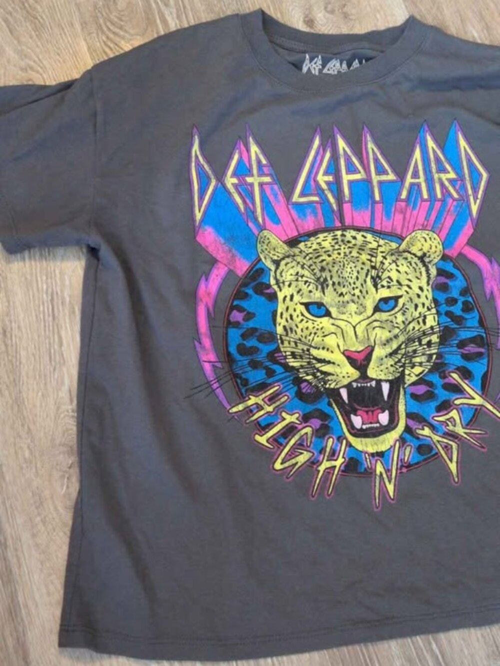 Def Leppard High N Dry Leopard Graphic T-shirt XL (14/16)